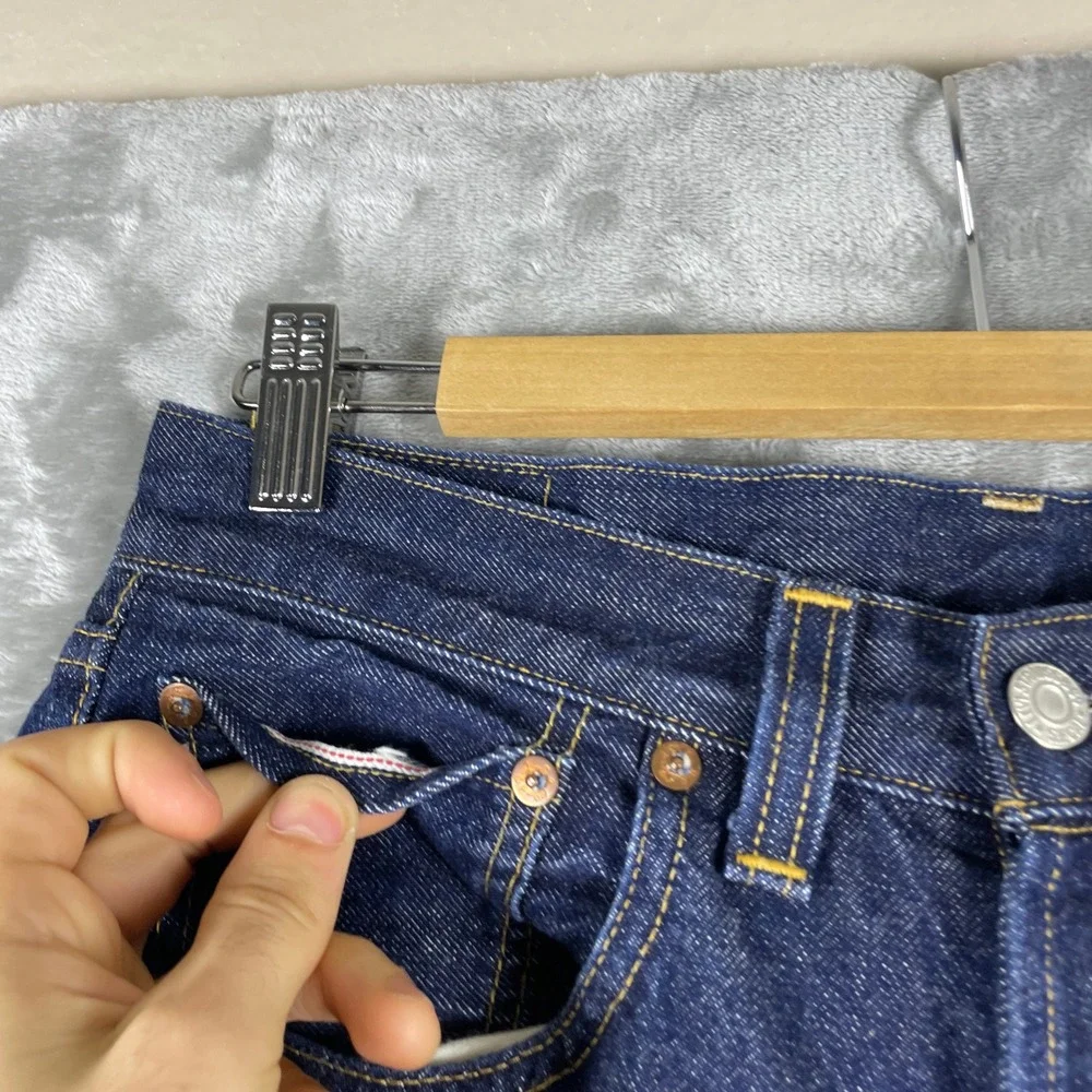 Levis item excellent